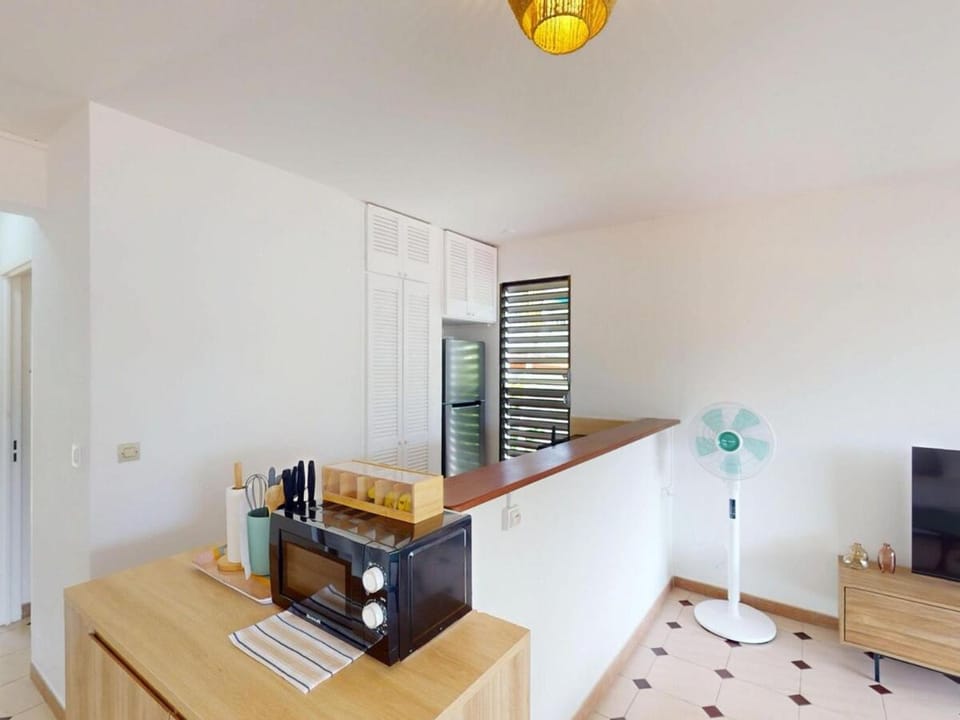Colibri'Appart vue mer, Terrasse & Plage à 5 min Apartment in Les Trois-Îlets