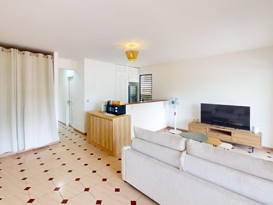 Colibri'Appart vue mer, Terrasse & Plage à 5 min Apartment in Les Trois-Îlets