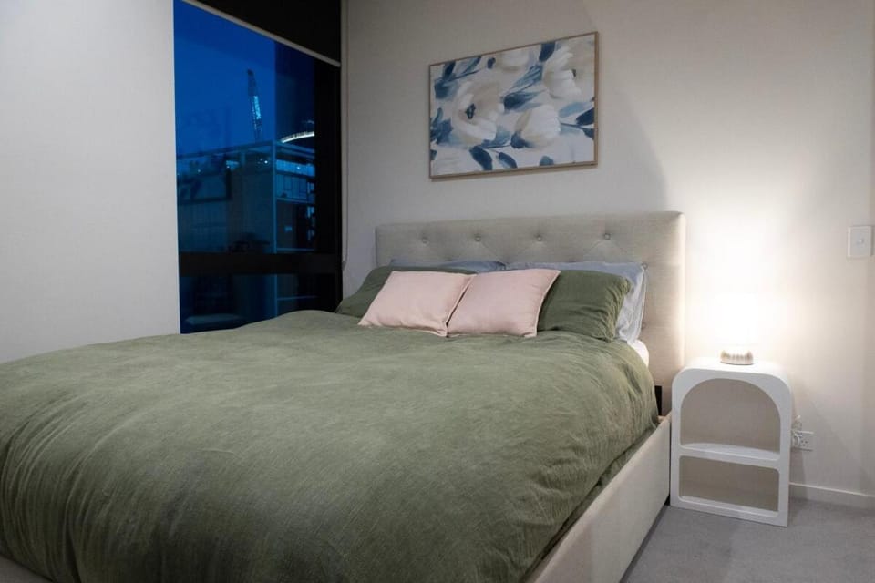 Luxury City Southbank Escape With Pool Gym and Skyline Views Apartment in Southbank