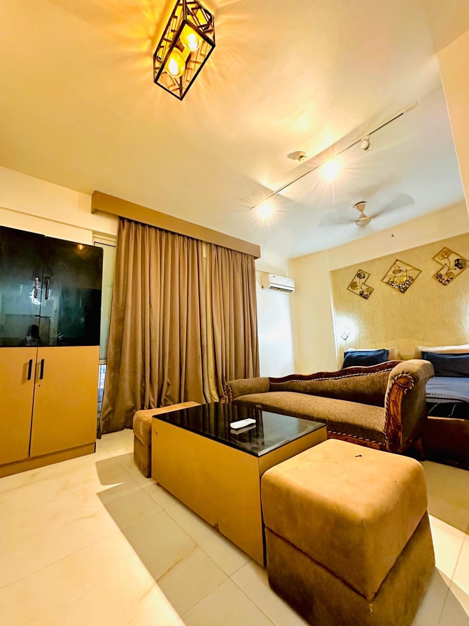 Photo of the whole room, Seating area, Bedroom