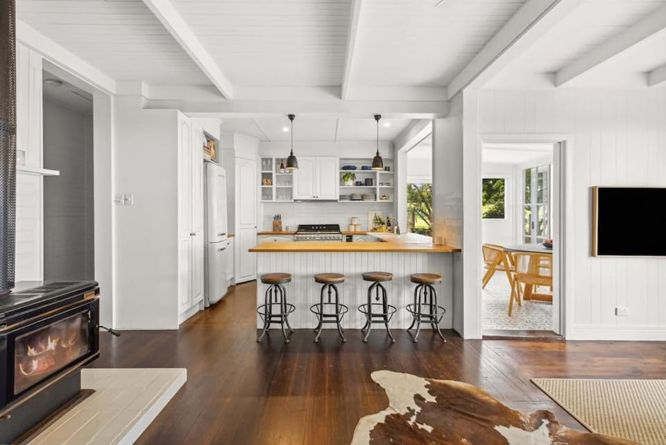 Elm Cottage House in Red Hill