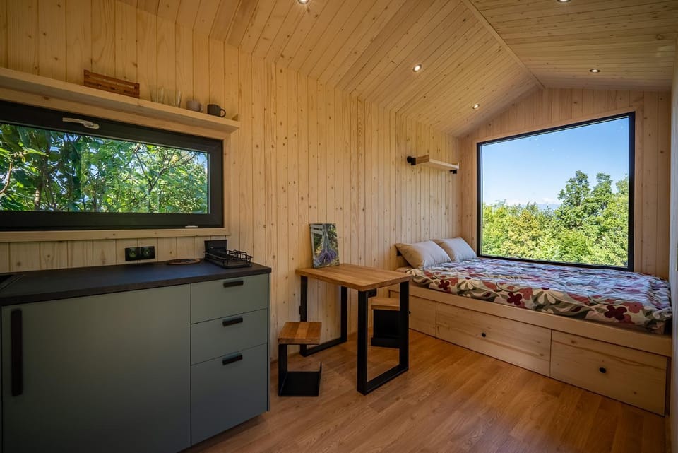 Bed, Kitchen or kitchenette