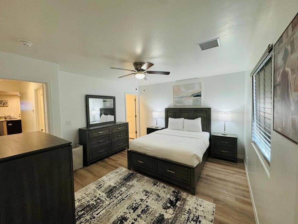 Brand New Modern Home near hospital & restaurant House in Kingman