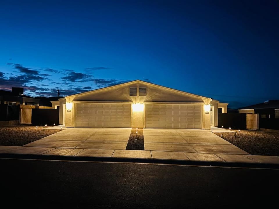 Brand New Modern Home near hospital & restaurant House in Kingman
