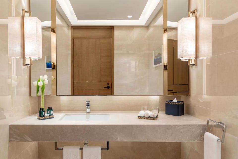 Bathroom, towels