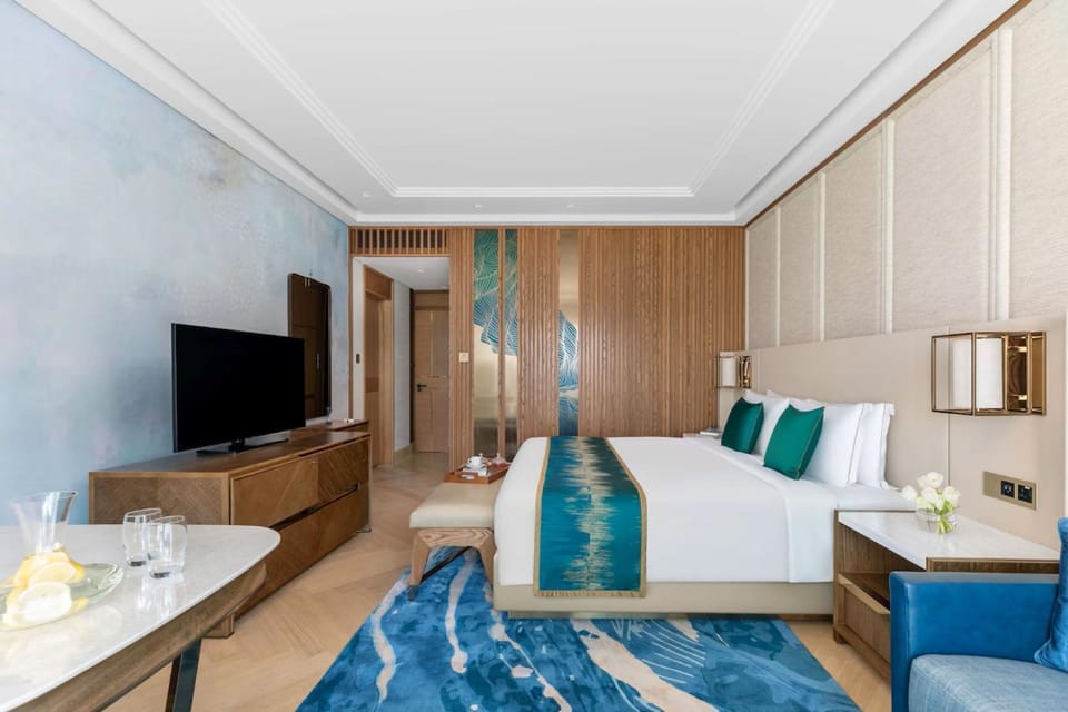Communal lounge/ TV room, Bed, TV and multimedia, Living room, Photo of the whole room, Seating area, Evening entertainment, Bedroom