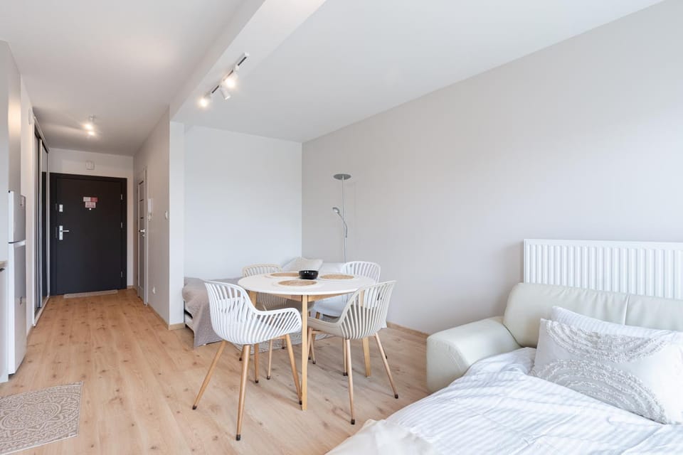 Bed, Living room, Photo of the whole room, Seating area, Dining area