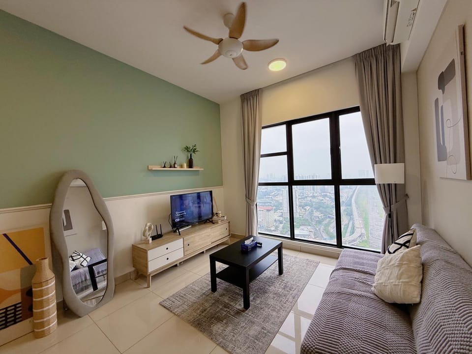 Communal lounge/ TV room, TV and multimedia, Living room, Seating area, Evening entertainment