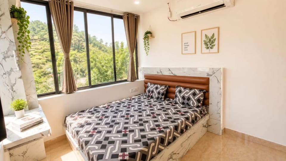 LuxeBnb - Hill View 2bhk Baner Apartment in Pune