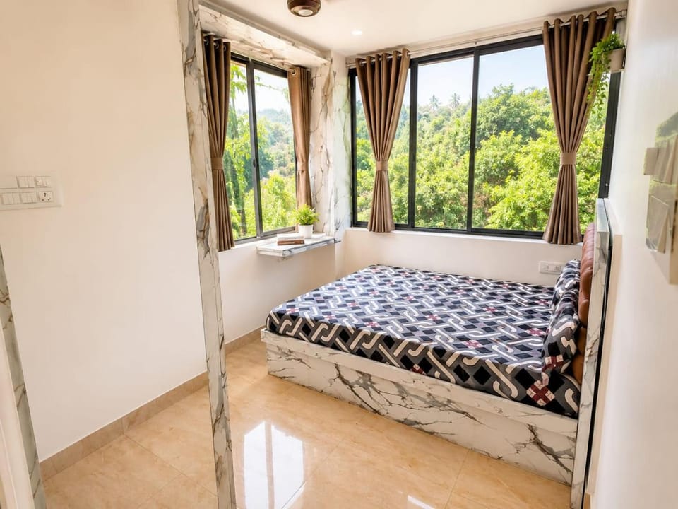 LuxeBnb - Hill View 2bhk Baner Apartment in Pune