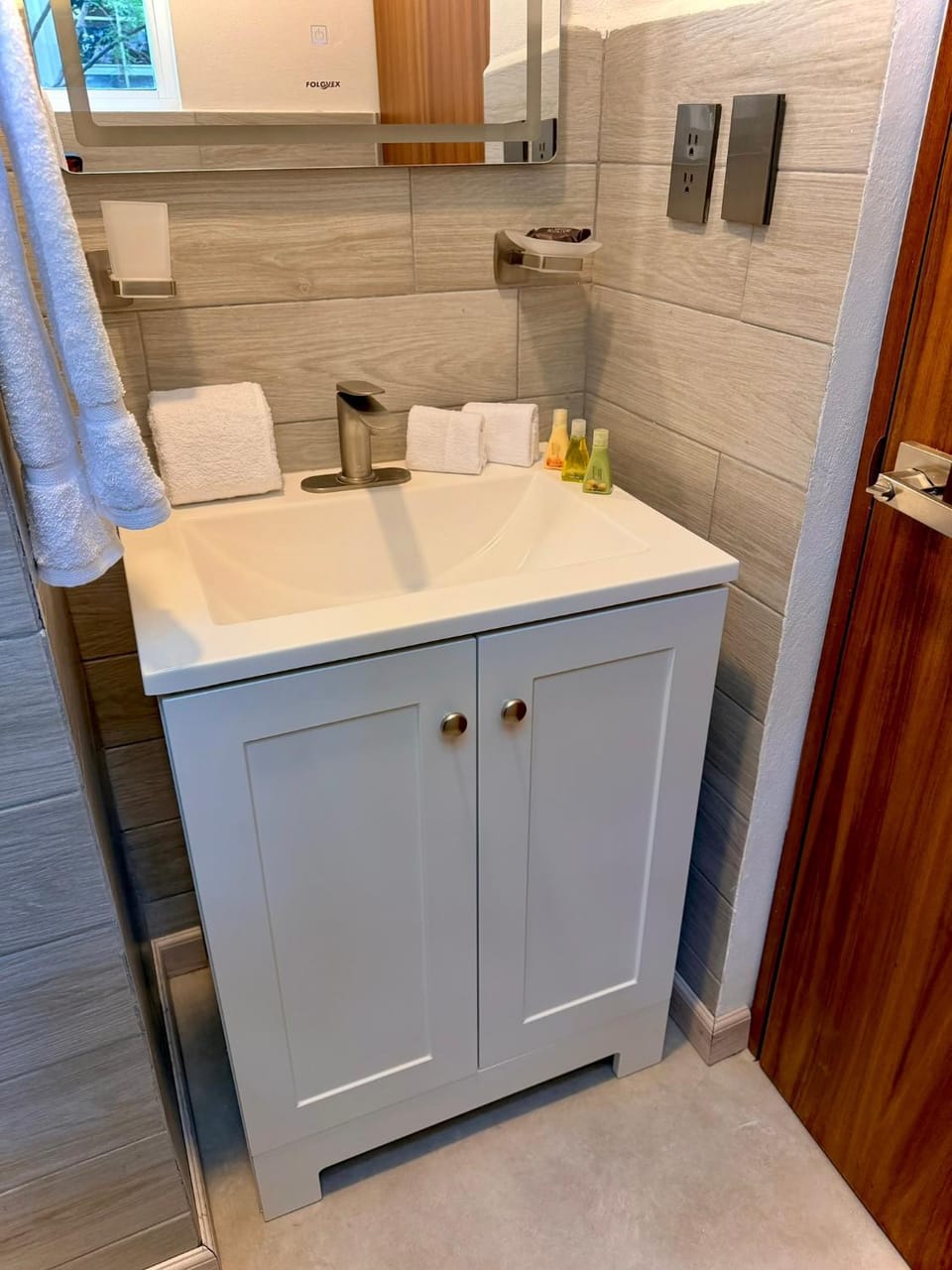 Bathroom, towels