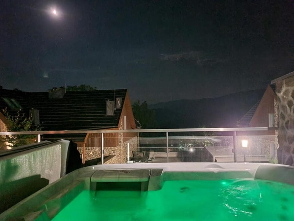 Hot Tub, Hot Tub, Balcony/Terrace, Balcony/Terrace
