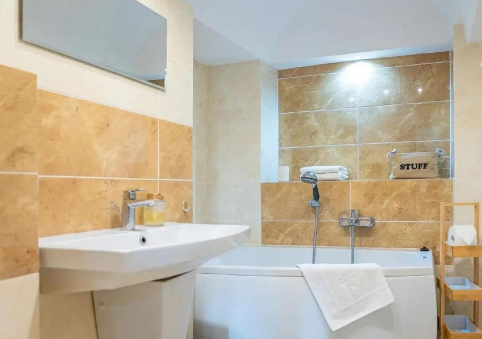 Shower, Bath, towels