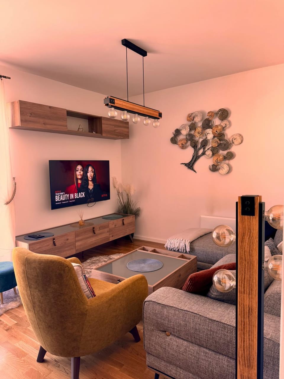Communal lounge/ TV room, TV and multimedia, Living room, Seating area