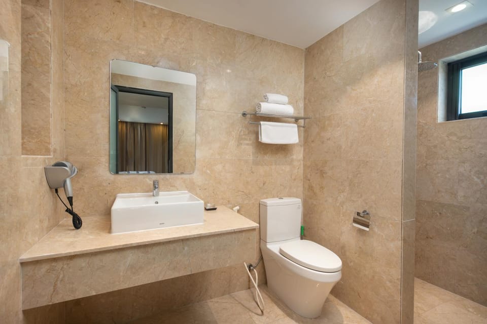 Shower, Toilet, Bathroom, bidet, towels