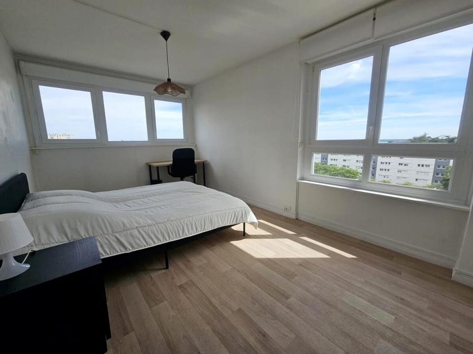 Large, bright apartment with balcony, 4 bedrooms Apartment in Rouen