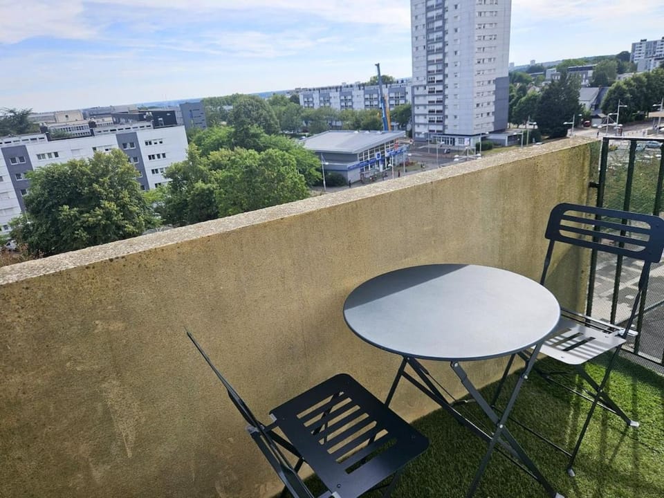 Large, bright apartment with balcony, 4 bedrooms Apartment in Rouen