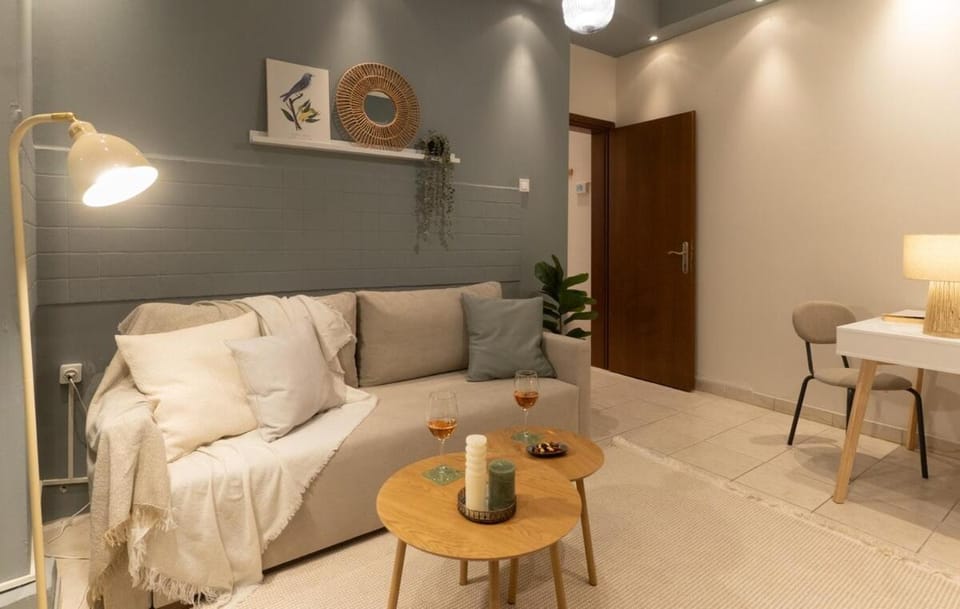 Central Serenity Bright 2BR Retreat Apartment in Thessaloniki