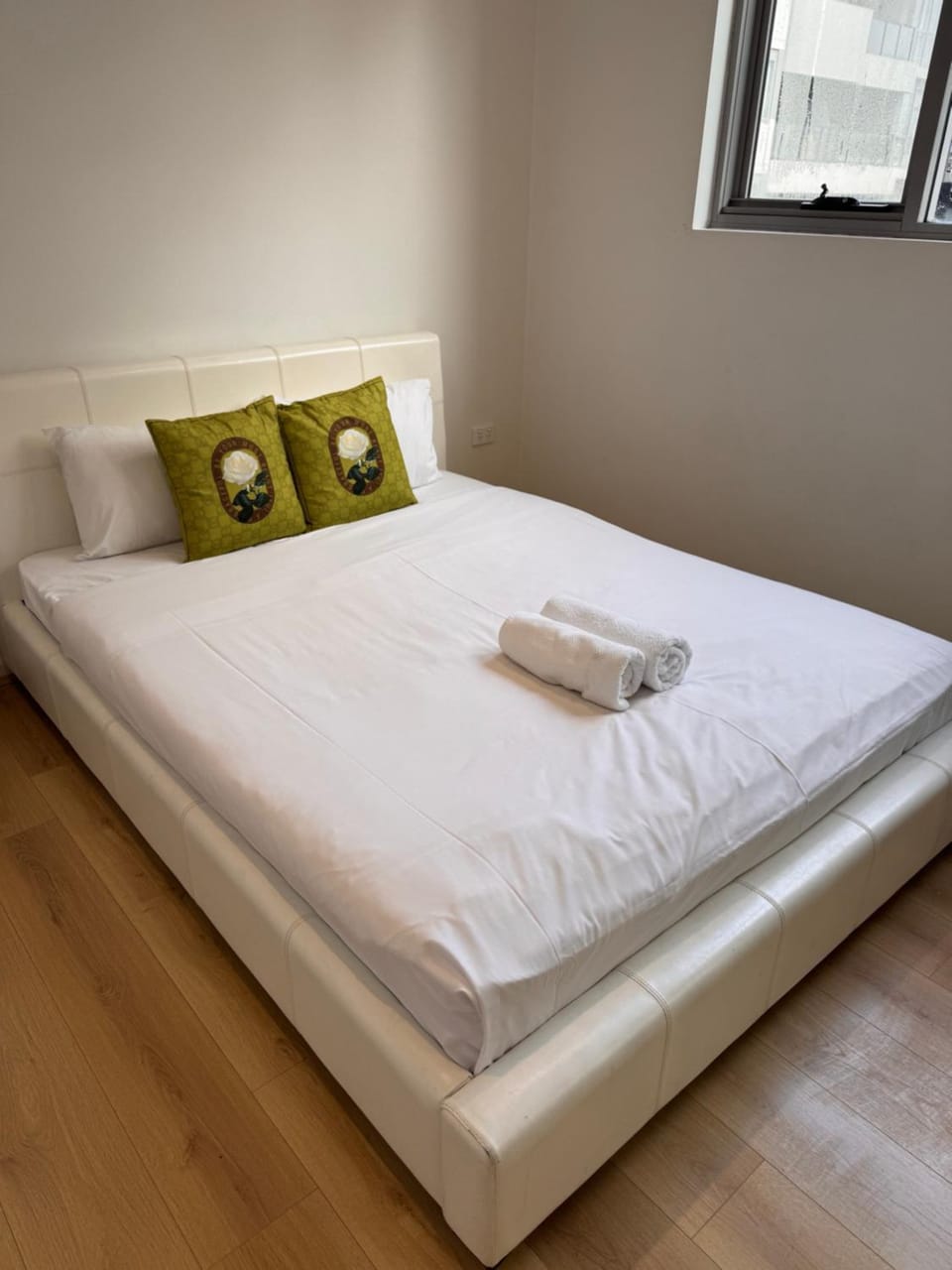3Br in Liverpool For 8 ppl with Free 2 Parking Spots Apartment in Sydney