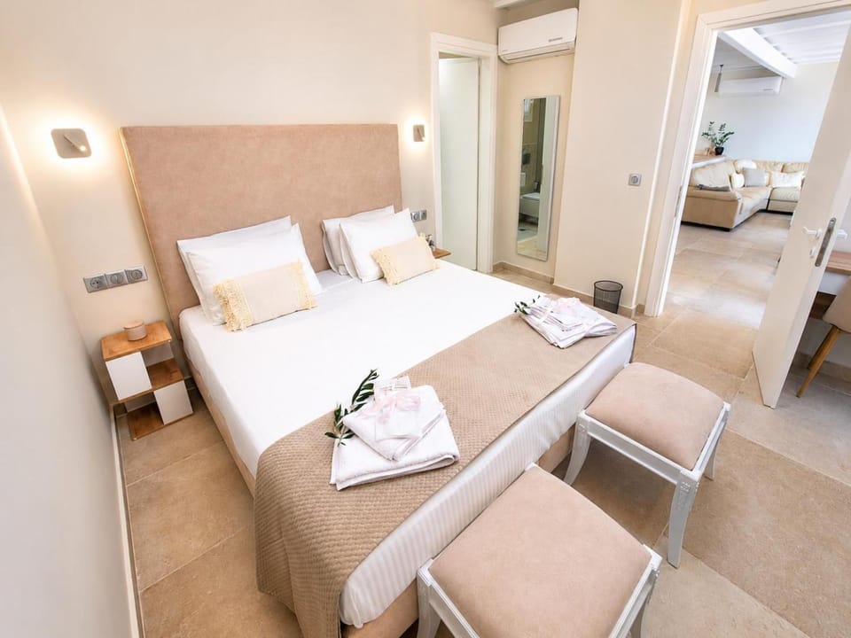 Bed, Photo of the whole room, Bedroom, towels, wardrobe, air conditioner