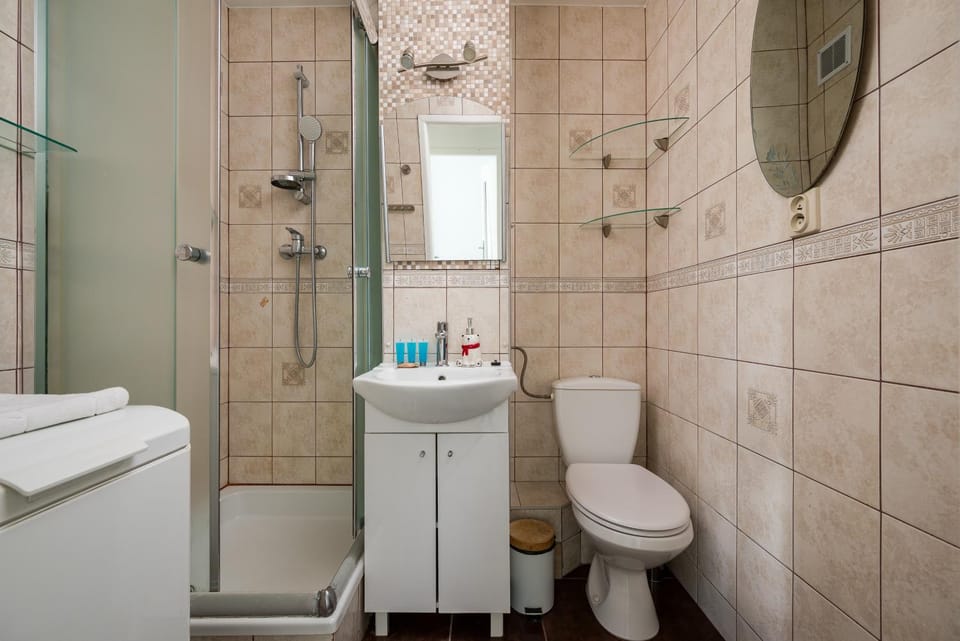 Shower, Toilet, Bathroom, towels