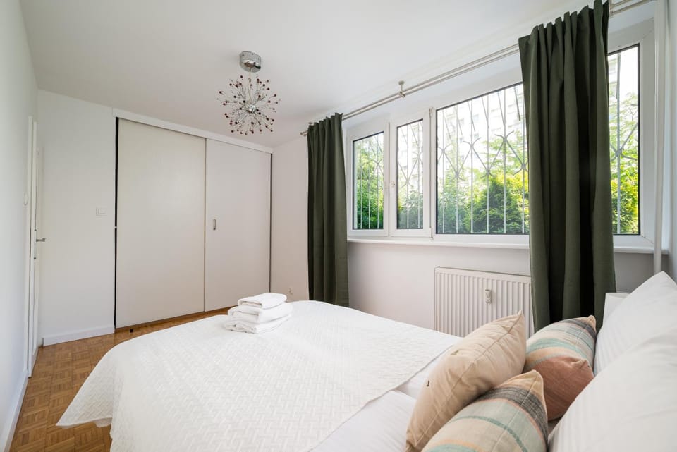 Bed, Photo of the whole room, Bedroom, internet, wardrobe