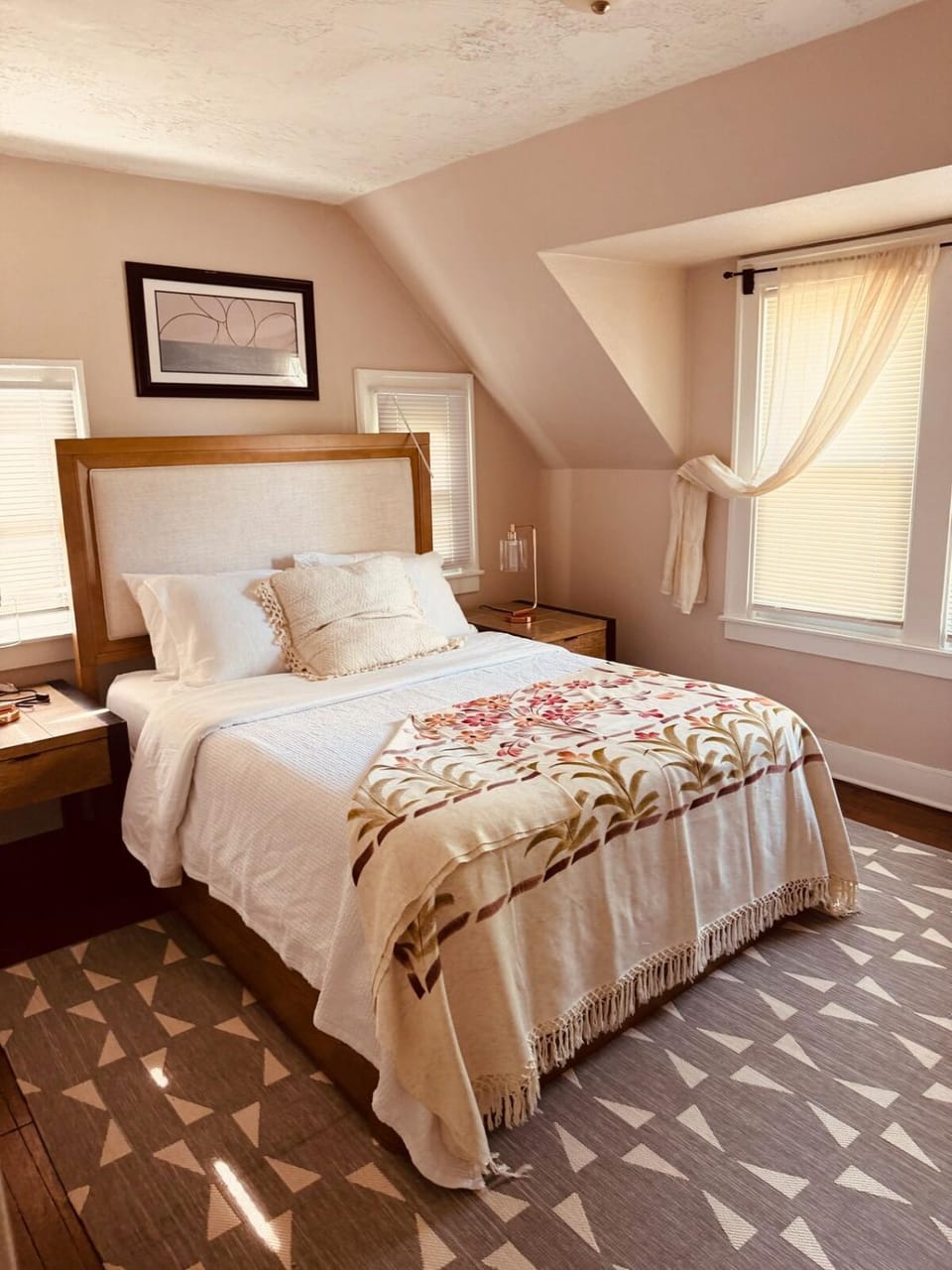 Stylish 2BR Waterford Home Near Bloomfield Hills, Work, Travel & Extended Stays Apartment in Waterford Township