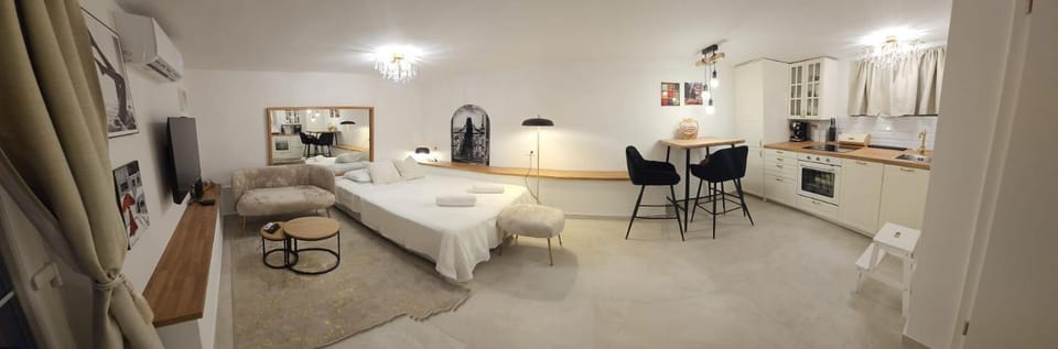 Luni Studio Apartment with garden Apartment in Split-Dalmatia County
