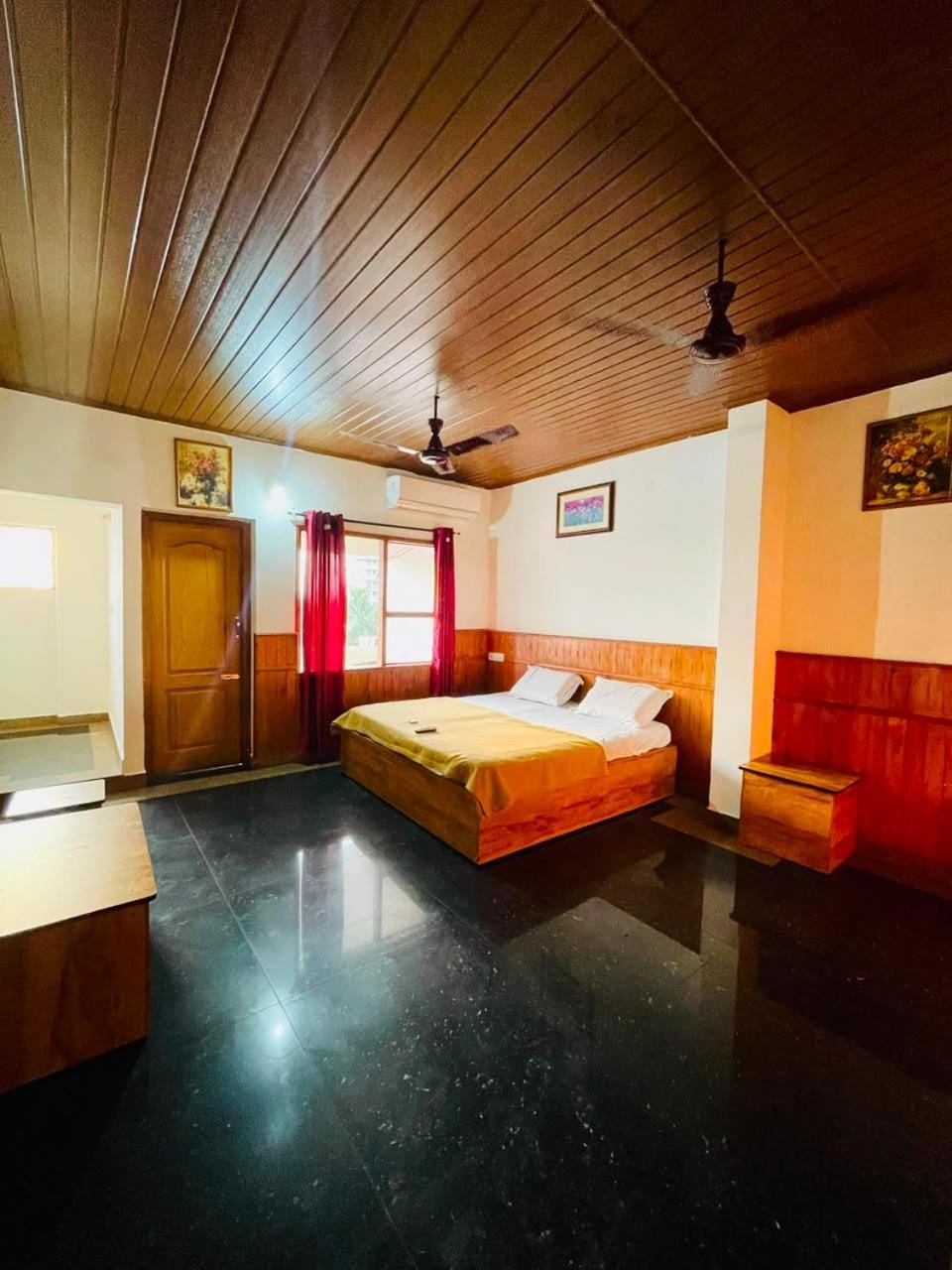 Bed, Photo of the whole room, Bedroom