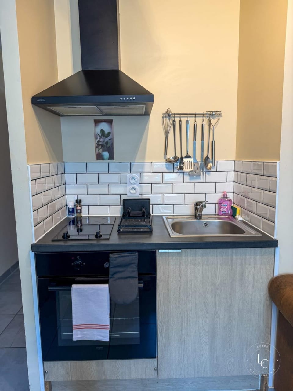 Kitchen or kitchenette
