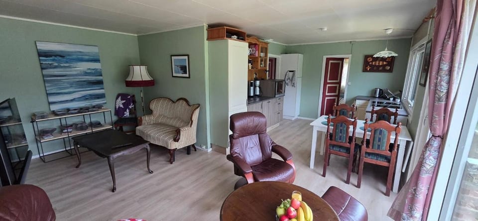 Communal lounge/ TV room, Living room, Dining area