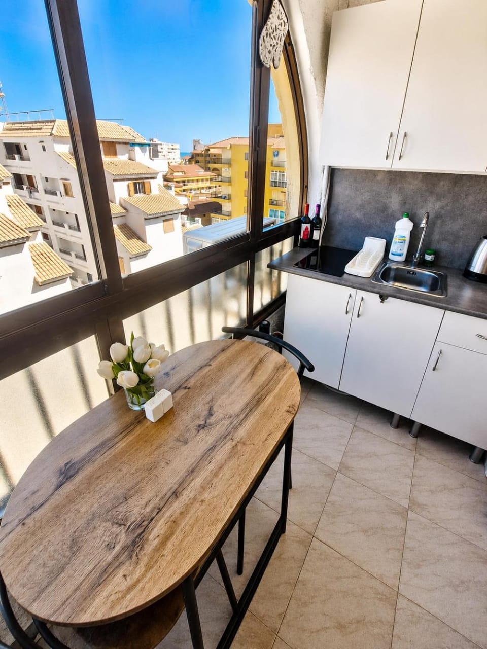 Bartok Beach Studio Apartment in Torre La Mata