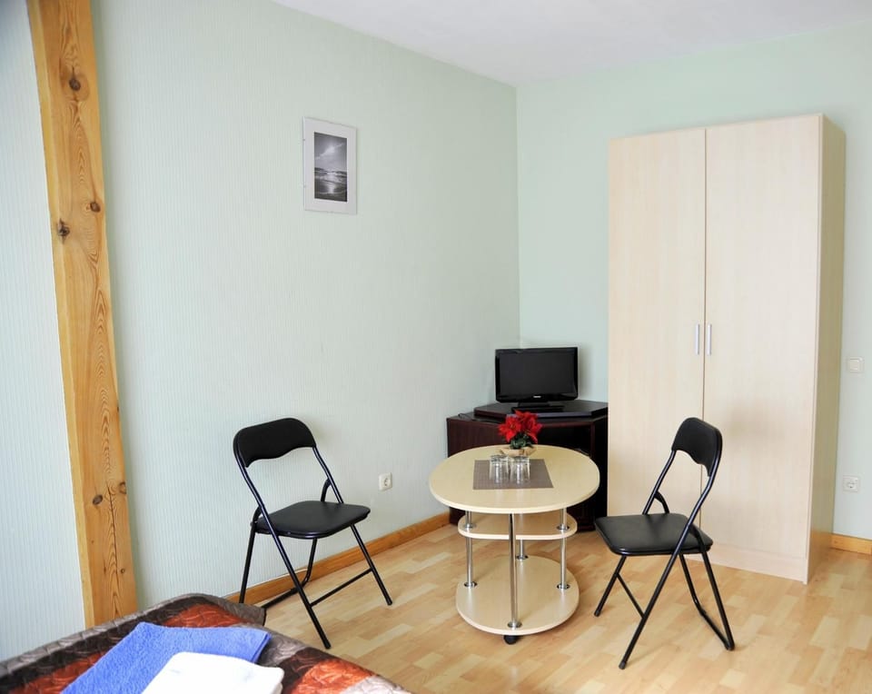 Photo of the whole room, Decorative detail