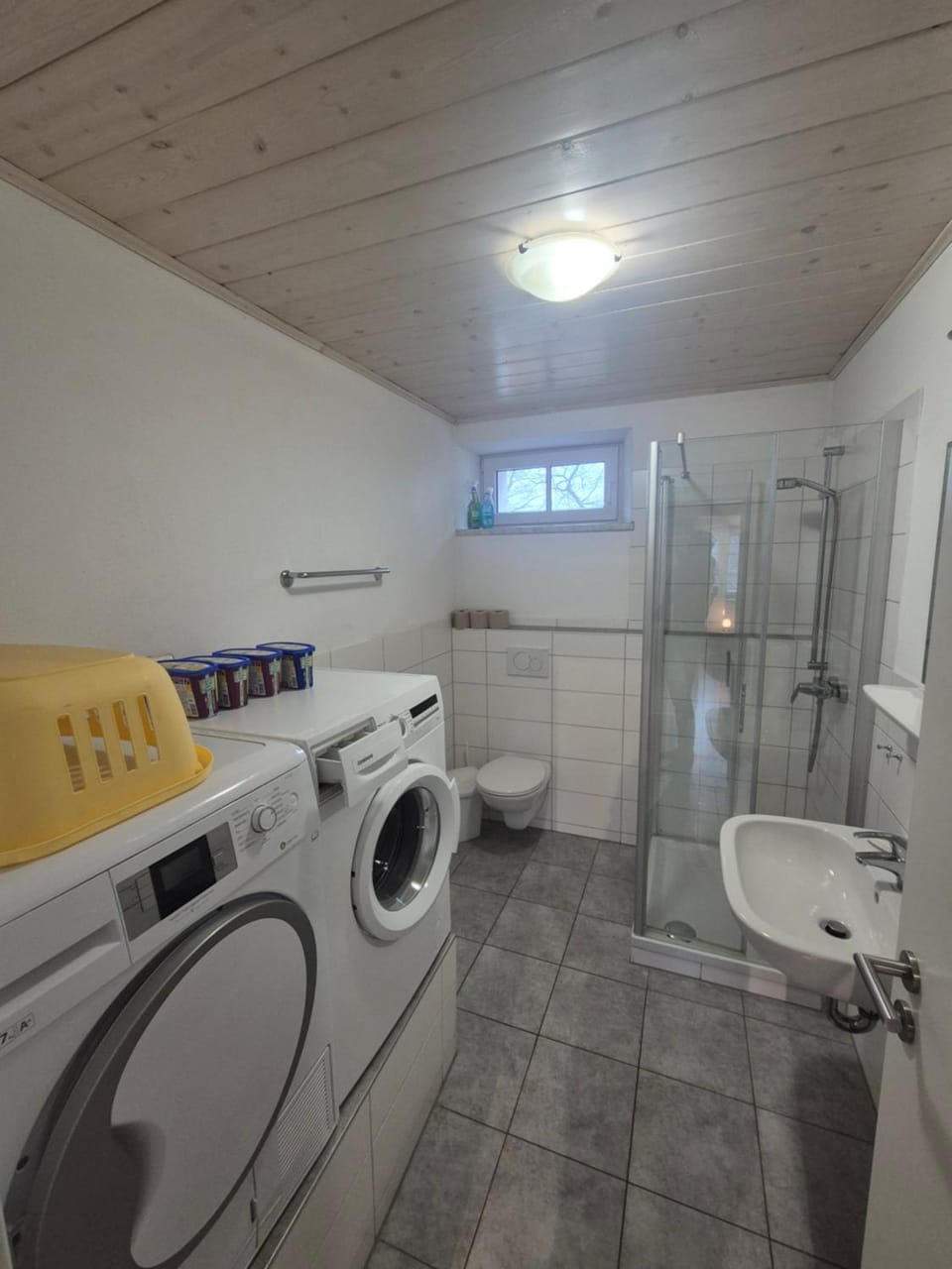 Shower, Toilet, Bathroom, washing machine, dryer