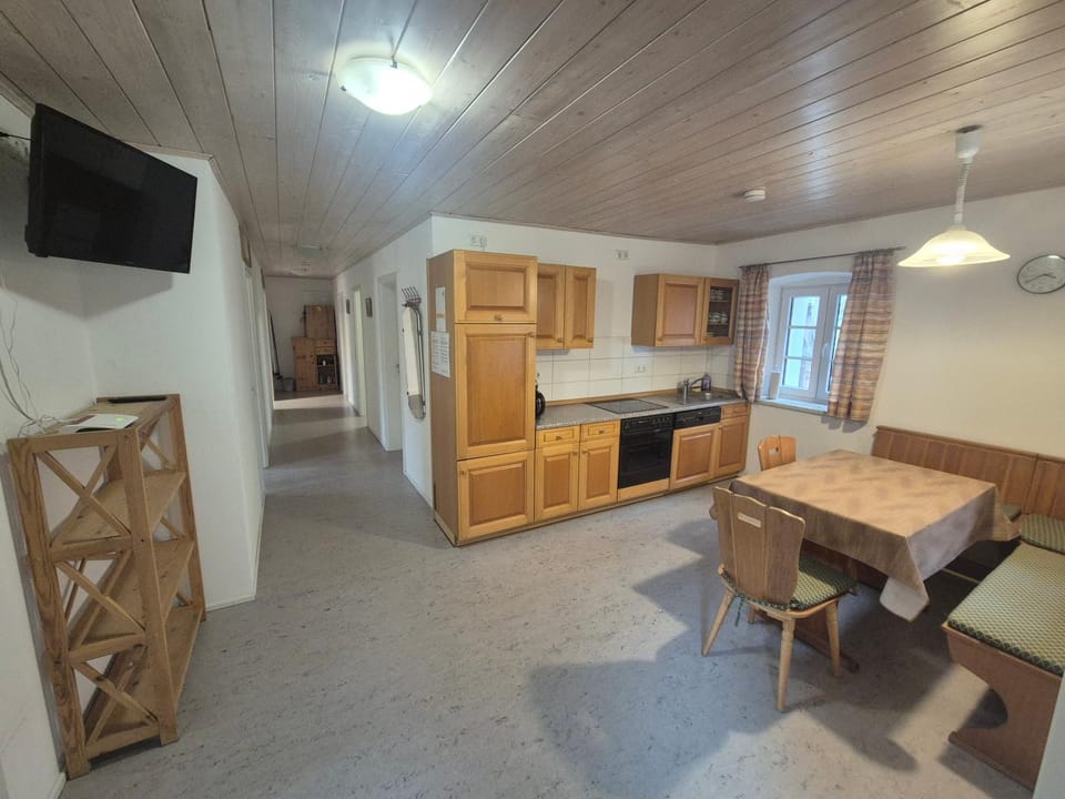 Communal lounge/ TV room, Kitchen or kitchenette, Dining area