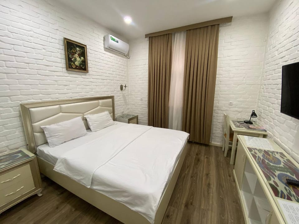 Bed, Bedroom, air conditioner