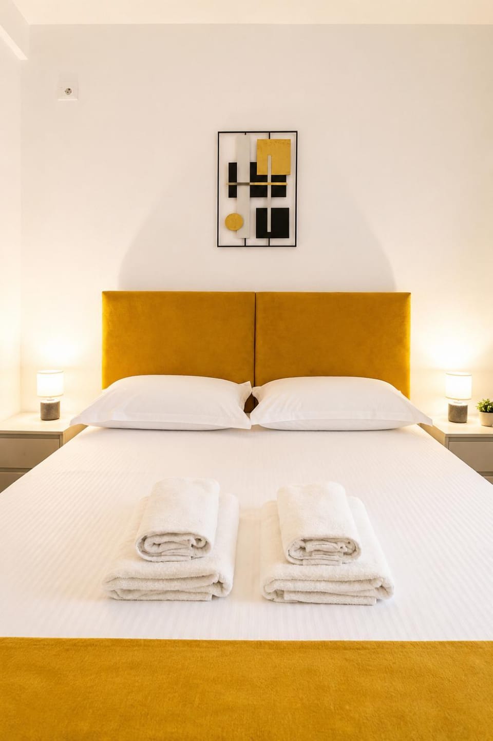 Bed, Photo of the whole room, Bedroom, towels