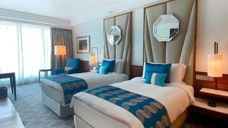 Bed, Living room, Photo of the whole room, Seating area, Bedroom