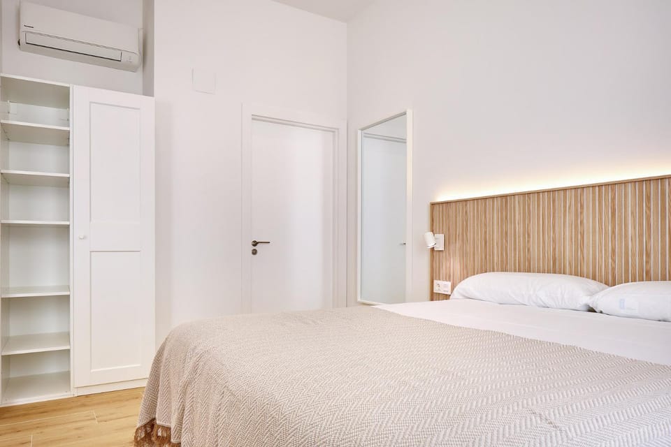 Bed, Photo of the whole room, Bedroom, wardrobe, air conditioner