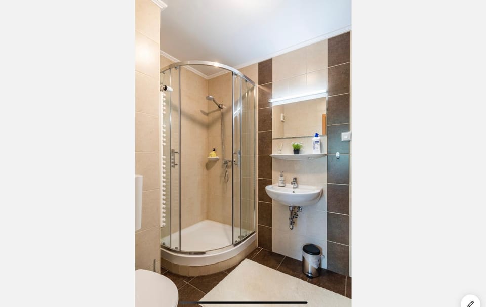 Sinus Prémium Vízparti Stúdióapartman Apartment hotel in Siófok