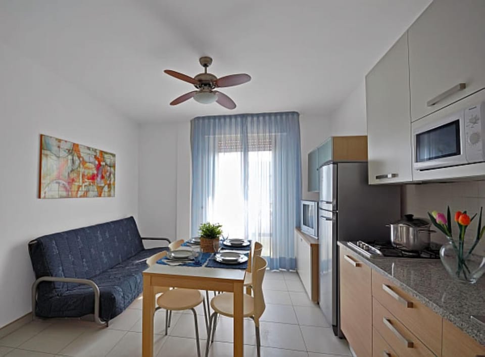 Seating area, kitchen