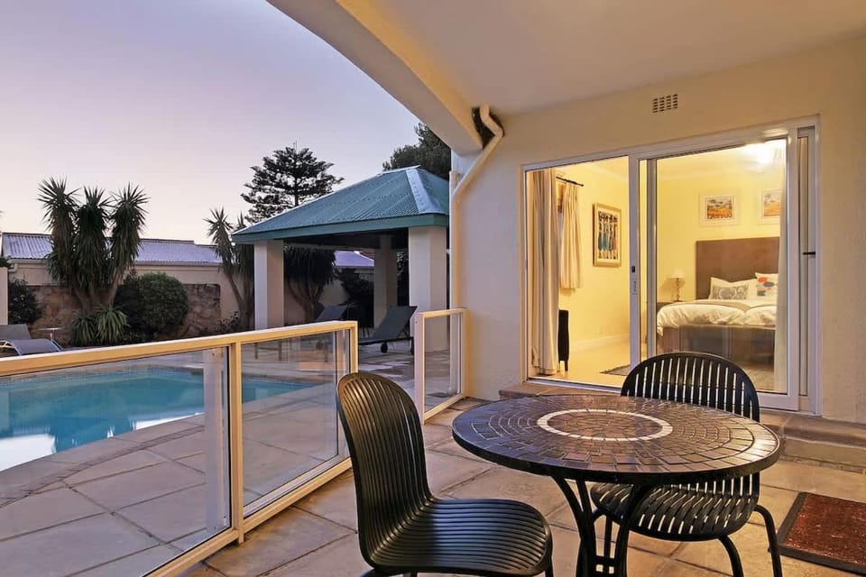 Merridew - Walking distance to Camps Bay Beach House in Camps Bay