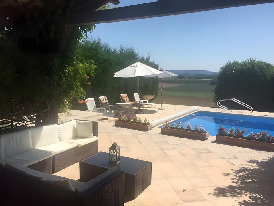 Property building, Balcony/Terrace, Living room, Swimming pool