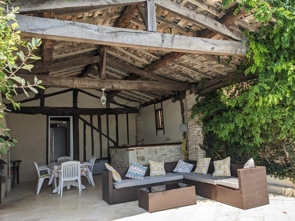 La Retreat Barguillac House in Nouvelle-Aquitaine