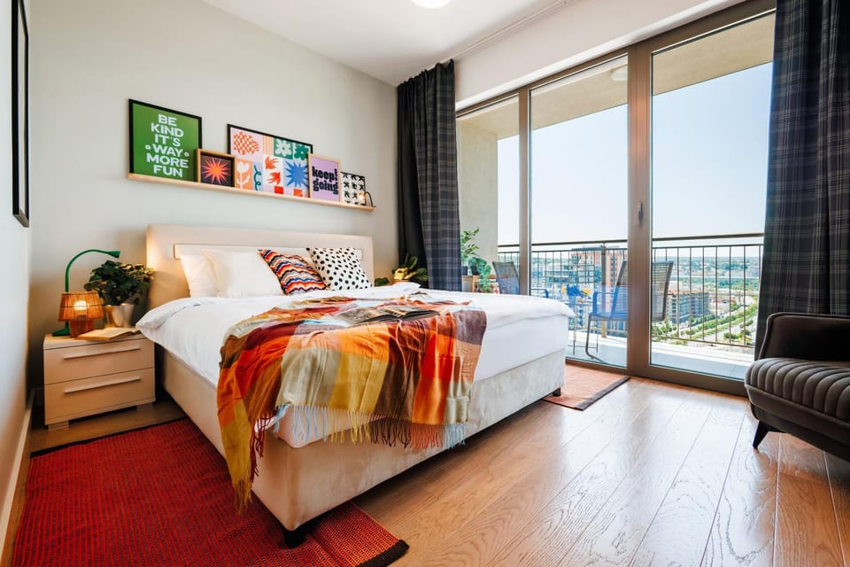 Bed, Balcony/Terrace, Bedroom, City view