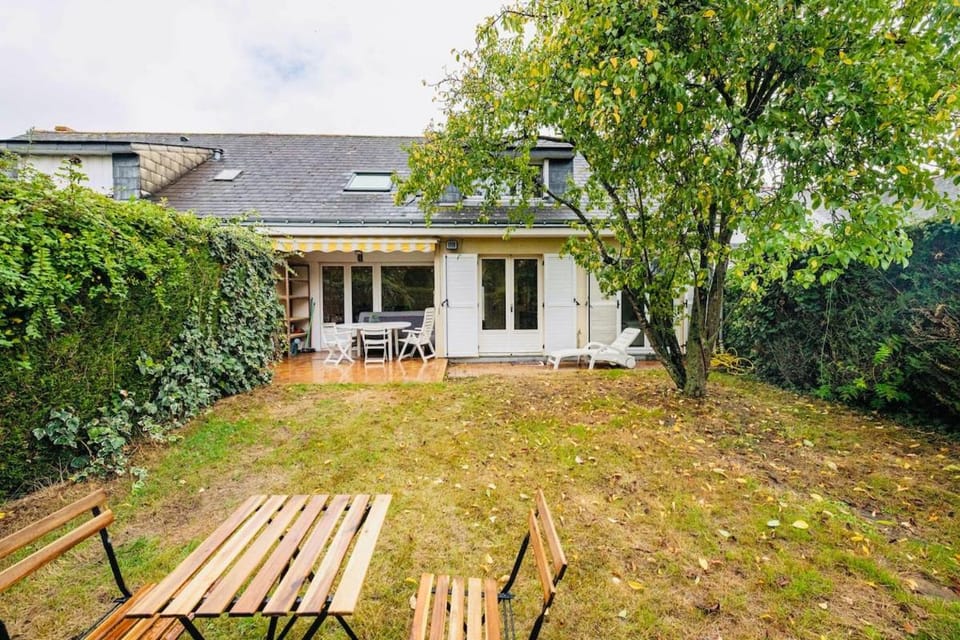 Casa Eden - 7-Bedroom House - Enclosed Garden Villa in Angers