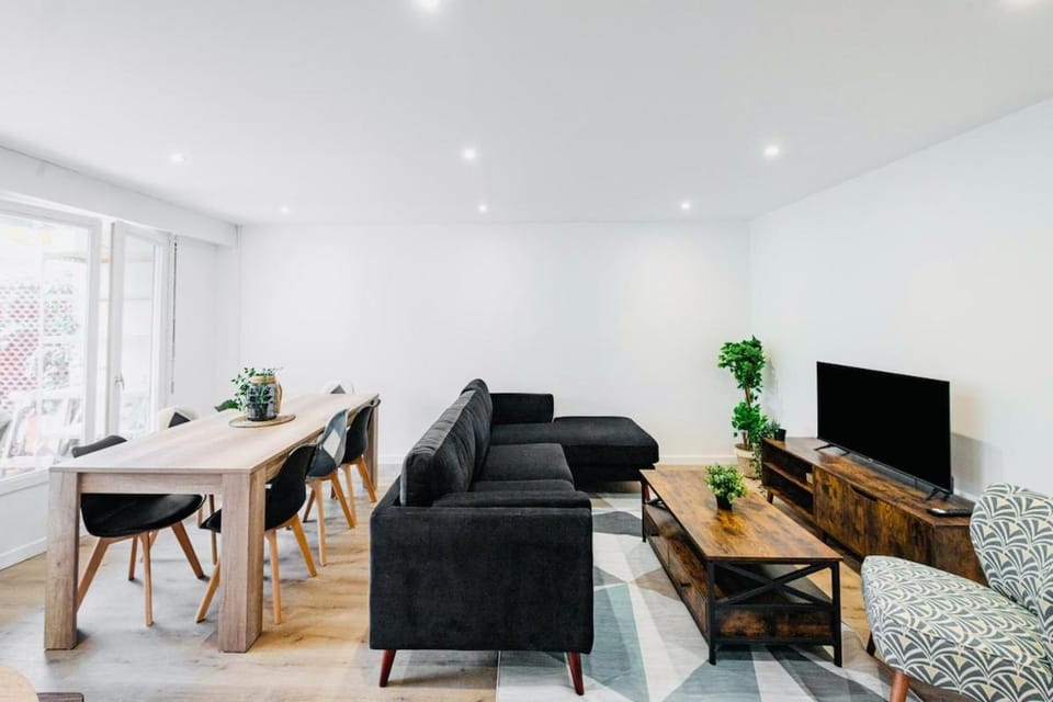 Casa Eden - 7-Bedroom House - Enclosed Garden Villa in Angers