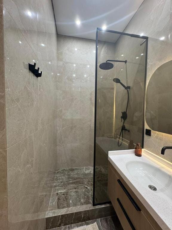 Shower, Bathroom, towels