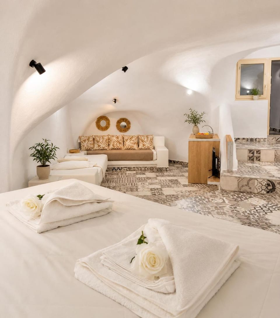 Heart of Santorini - Fira Cave Suites Apartment in Thera
