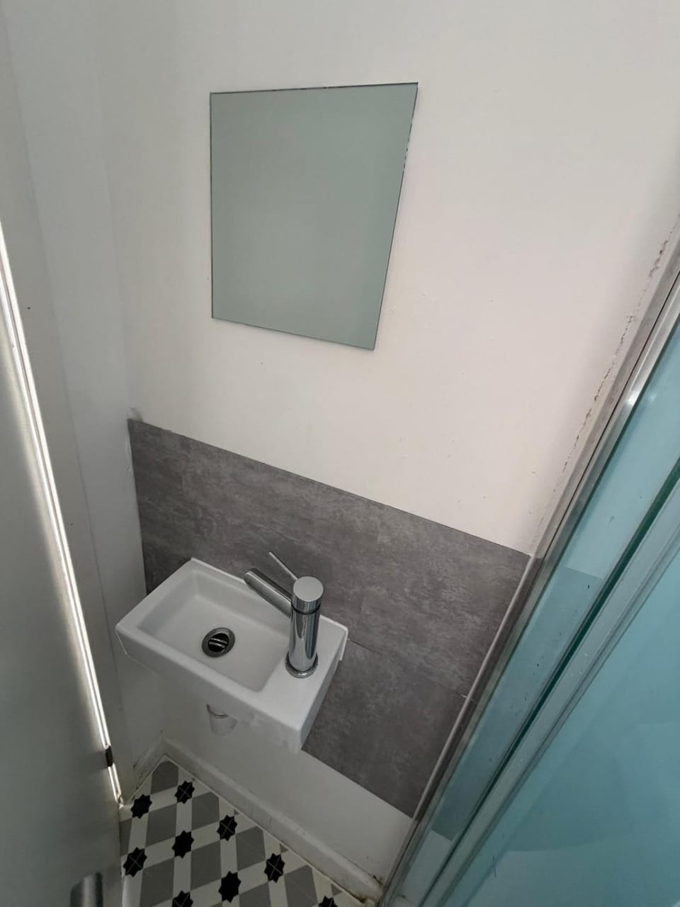 Garden Studio Flat 2 and Parking Apartment in Bristol